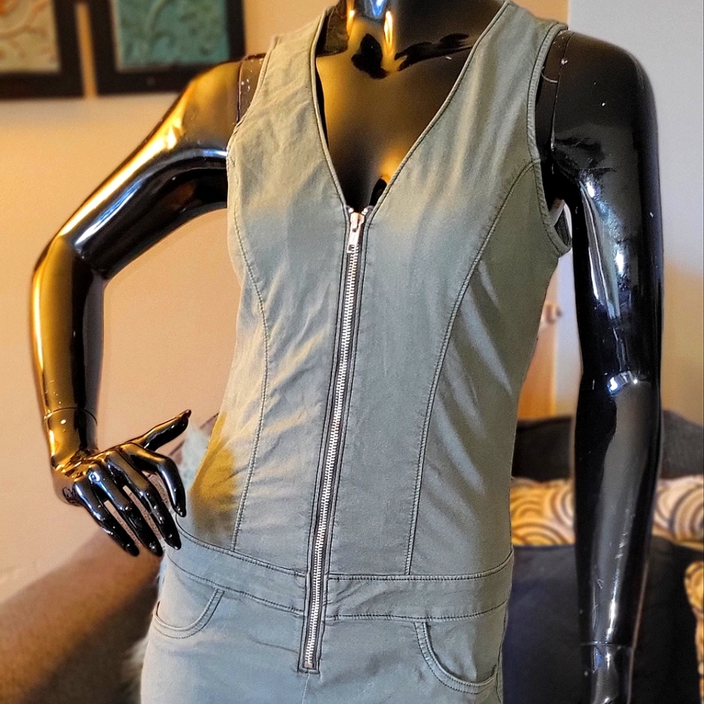 🔥SuperHawt Guess Jumpsuit!